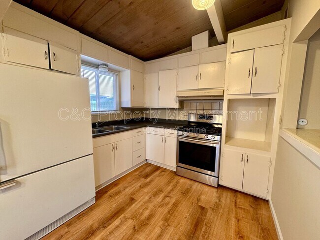 Photo - 3055 Redwood Dr