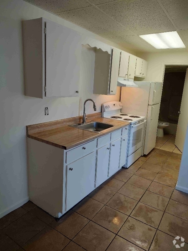 Building Photo - 34 Railroad St Rental
