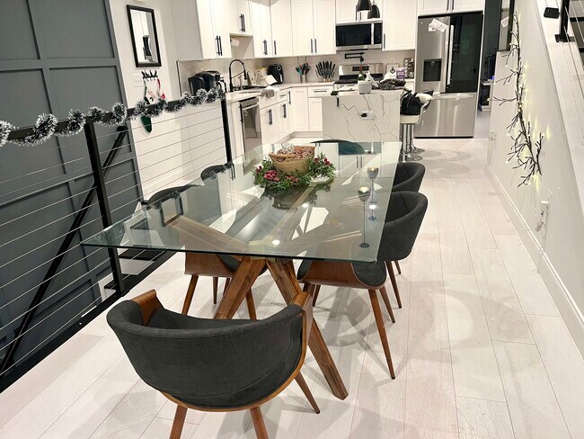 Photo - 638 Franklin St NE Unidad 2