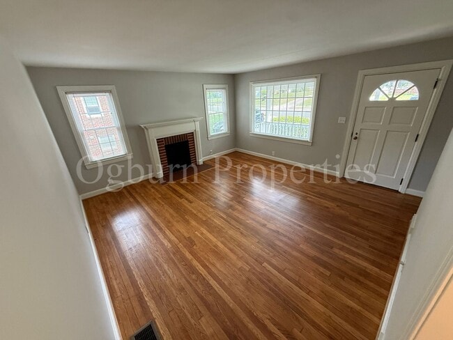 Photo - 2237 Queen St