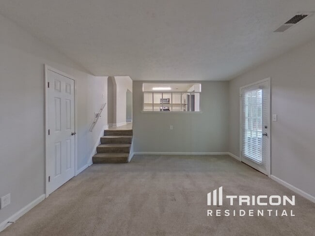 Photo - 531 Shefield Ct