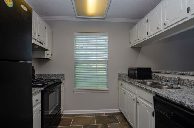 Photo - 313 Yorkshire Cir