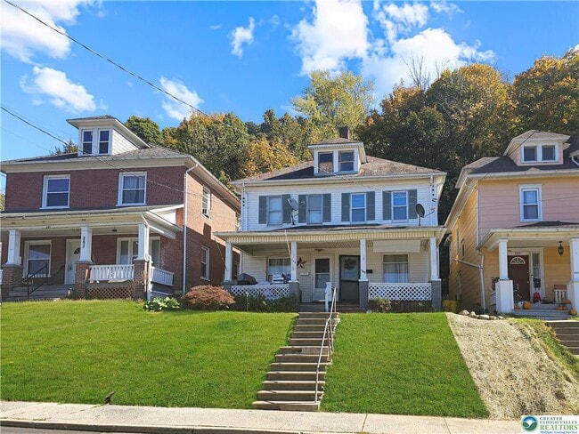 Photo - 287 S Main St
