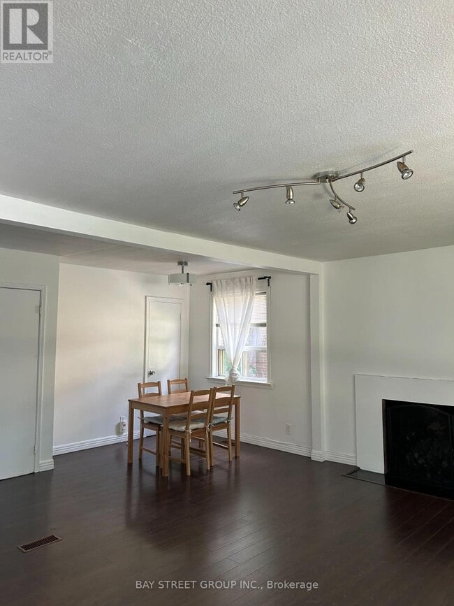 Photo - 93 Cartier Crescent