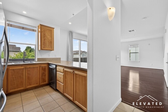 Photo - 1040 Campoy St