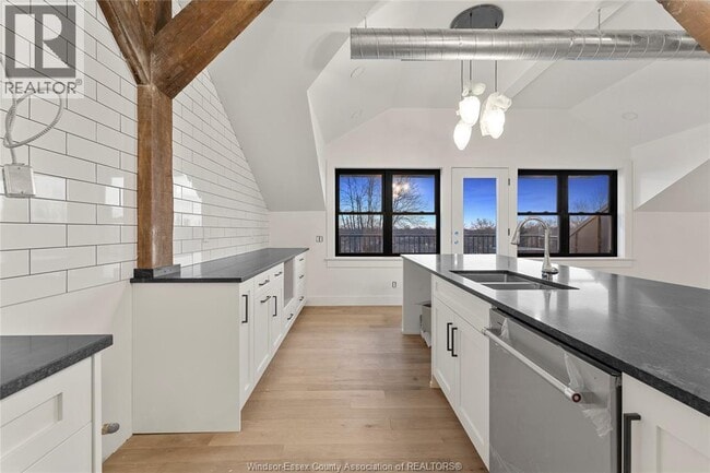 Photo - 247 Brock St Unité 401