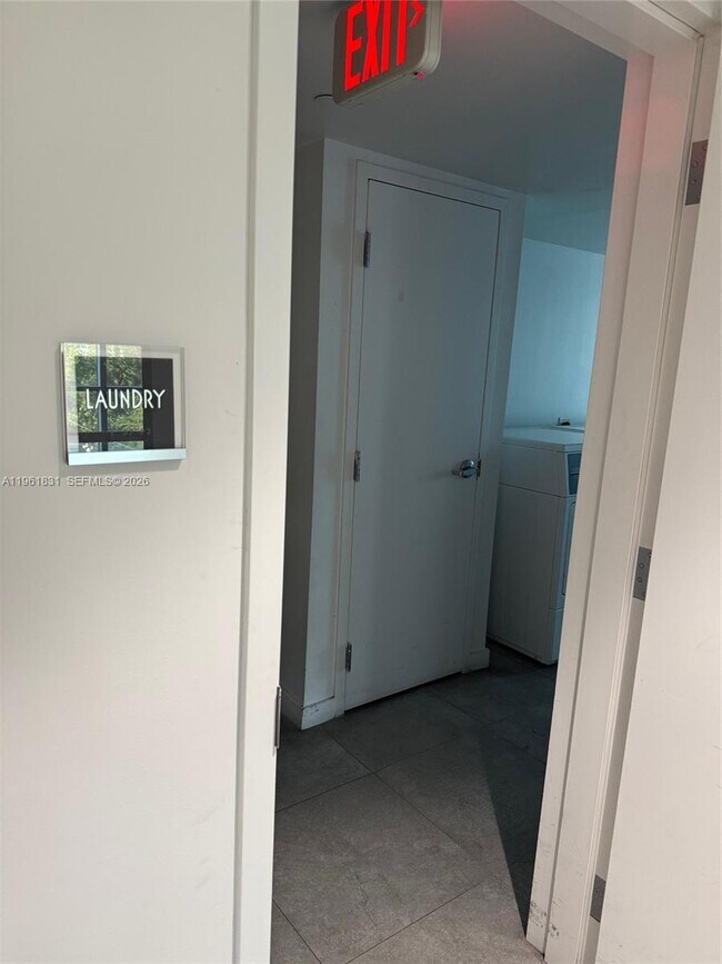 Photo - 437 SW 4th Ave Unidad 303