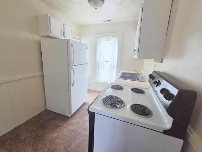 Photo - 1421 St Marys Ave