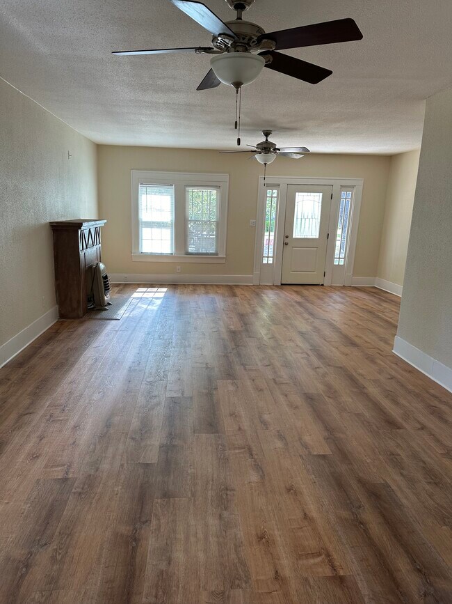 Living/Dining - 226 N West St House