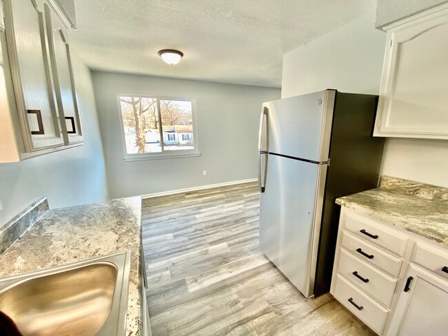 Building Photo - 1902 S Claremont Ave Unit Randy