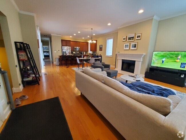 Building Photo - 2531 W Moffat St Unit 1 Rental