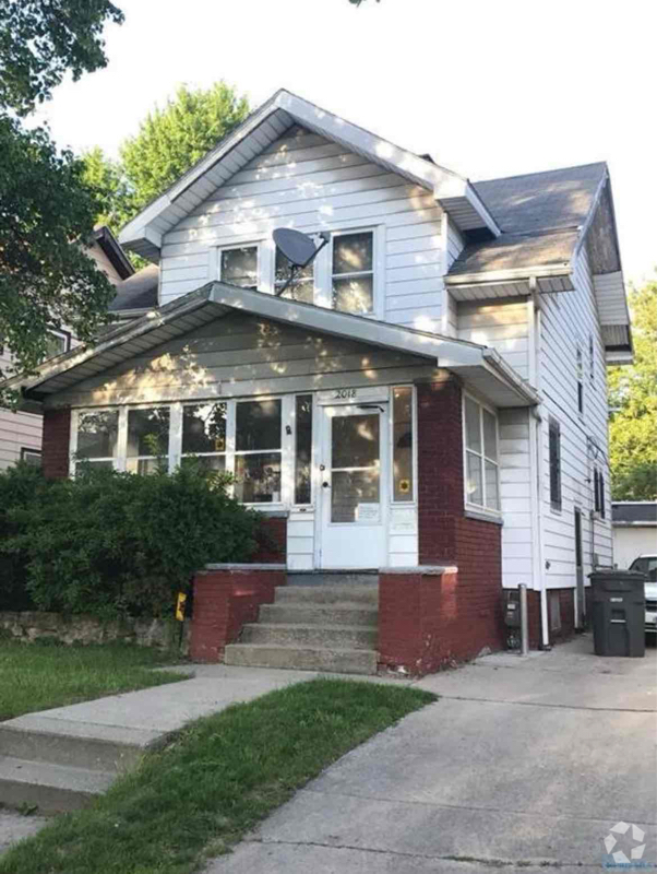 Building Photo - 2018 Joffre Ave Rental