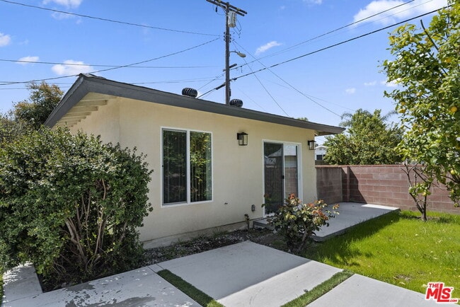6229 Sylvia Ave