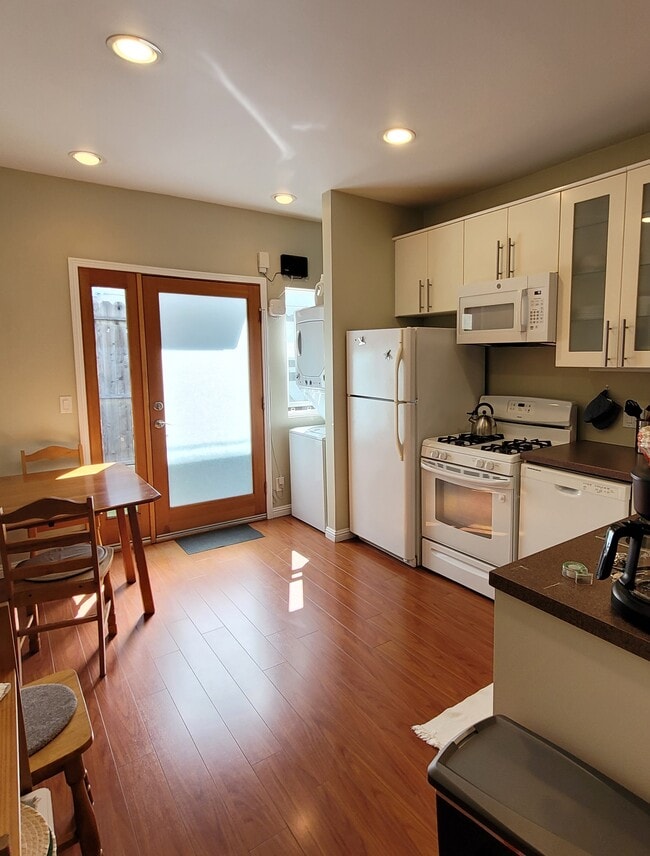 Kitchen - 1814 Arizona Ave Unit 1814