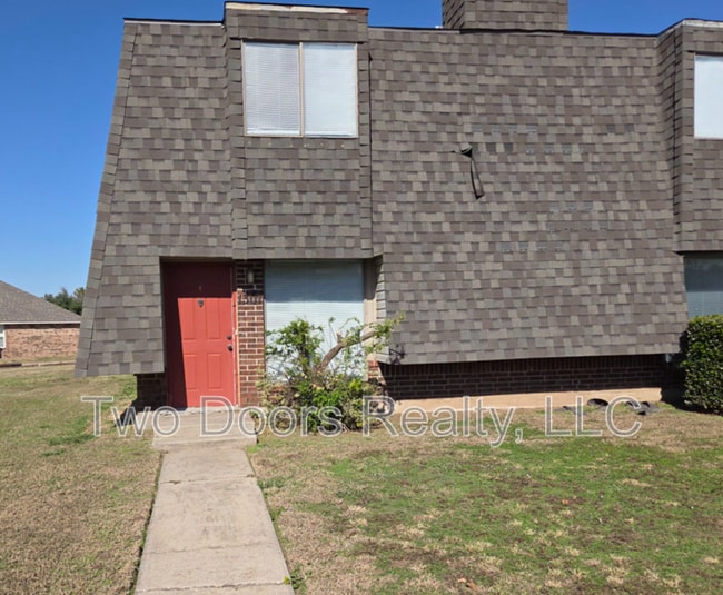 Building Photo - 1301 Eastgate Dr