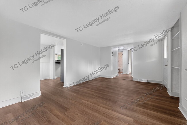 Photo - 649 Maple St
