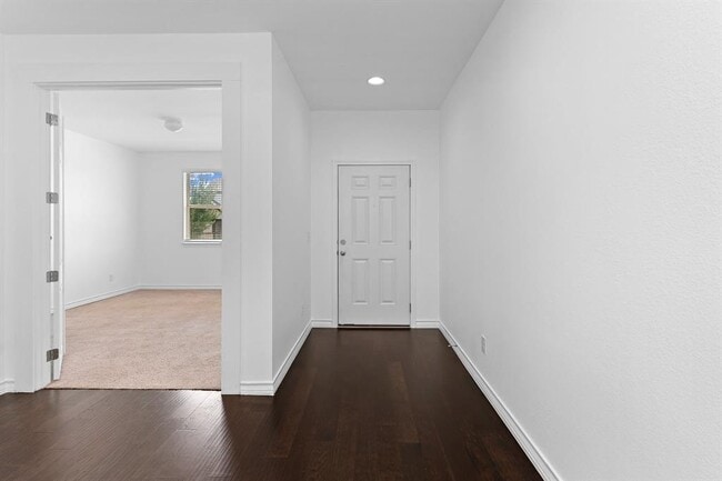Photo - 208 Magna Ln