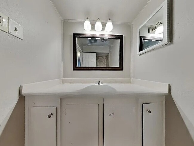 Photo - 726 Silverstone Dr