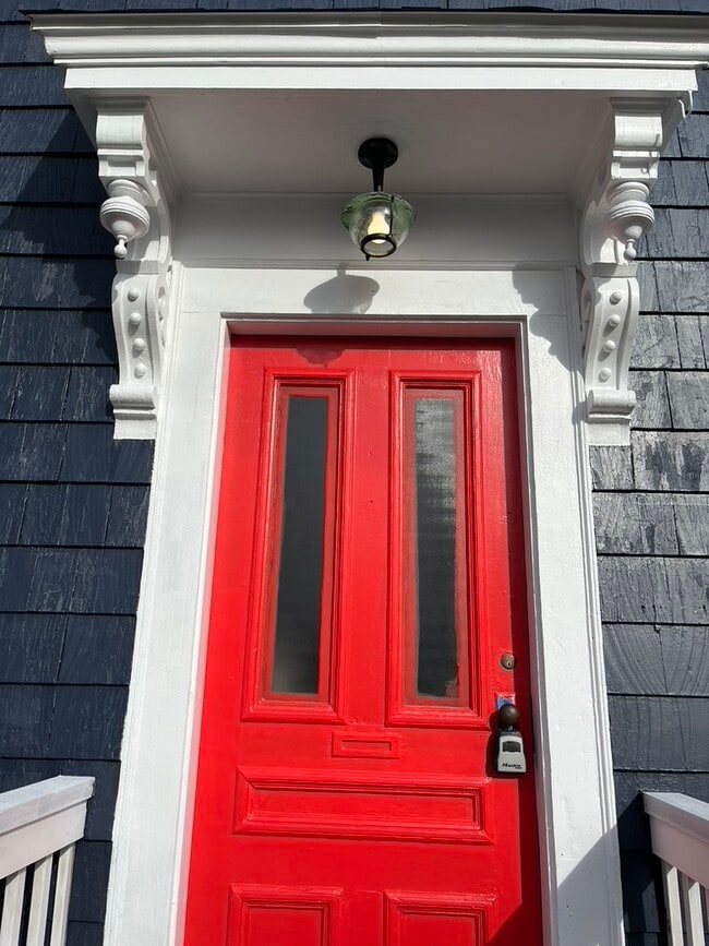 Historical Detail - 35 Lincoln Ave Unit Suite B