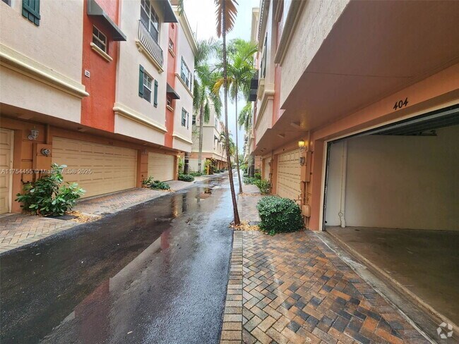 Building Photo - 1033 NE 17th Way Rental