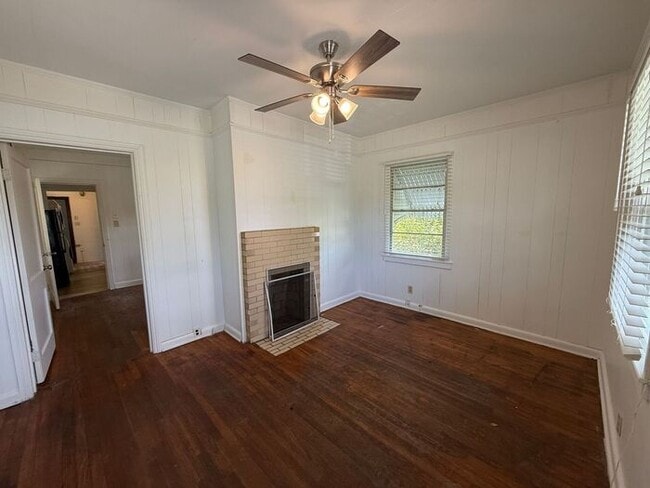 Pensacola - 3 bedroom, 1 bathroom - Old Style Shotgun Home with Original Charm