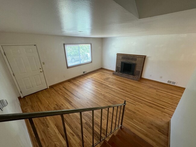 Photo - 2.5 Miles (6 minutes or less) to Oregon Tech and Sky Lakes Medical Center!  Perfect setup for Roo...