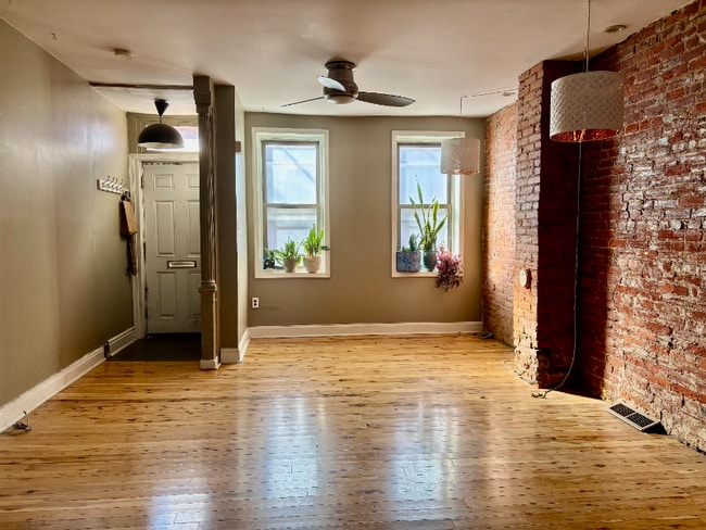 Building Photo - 1509 N Lawrence St