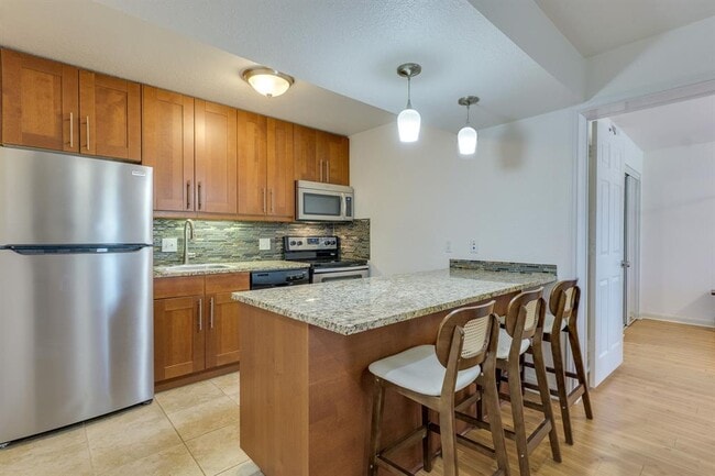 Building Photo - 7685 Northcross Dr Unit 1106