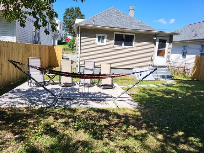 Photo - 635 Mountain Ave SE