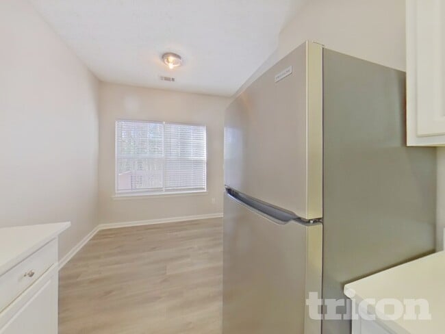 Photo - 1421 Highgrove Way