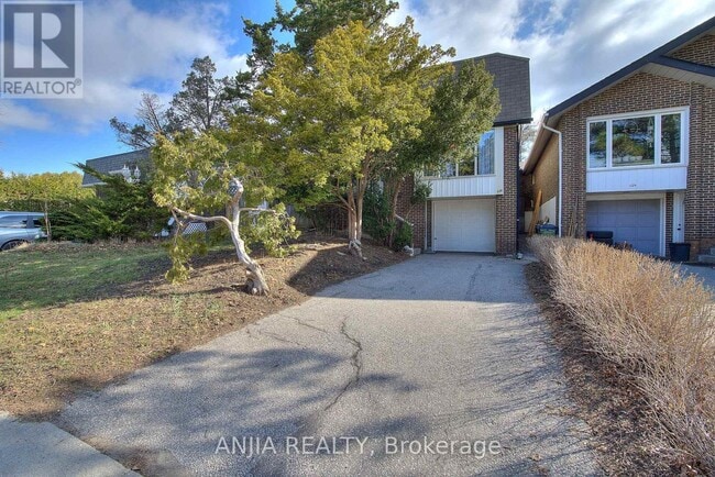 Photo - 128 Loganberry Crescent