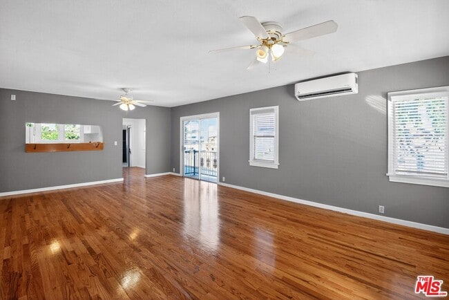 Photo - 11029 Sarah St