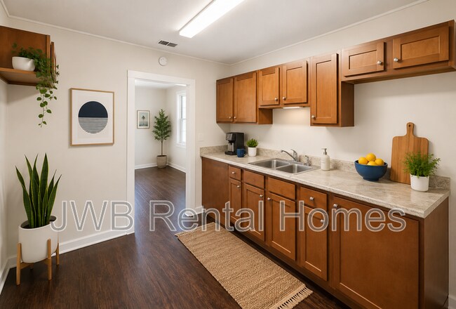 Photo - 2053 Baldwin St