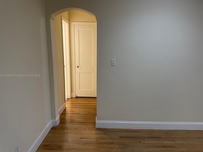 Photo - 815 W 40th St Unit 4