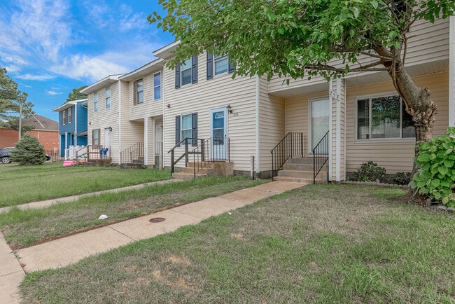 Photo - 253 Greenbrier Ave