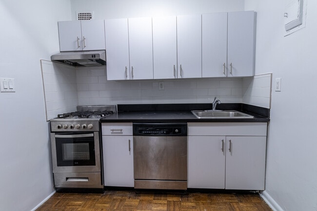 Photo - 328 E 30th St Unit 1