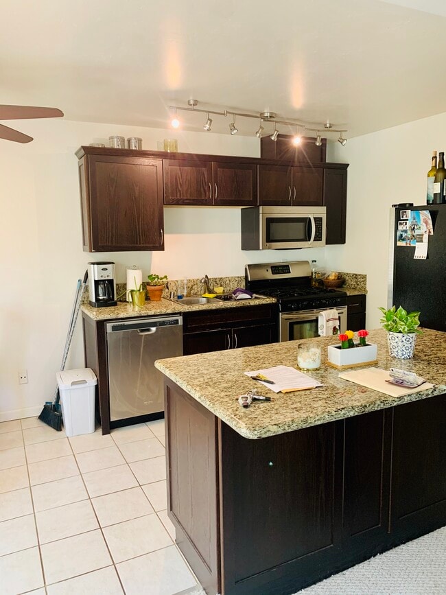 Building Photo - 13754 Mango Dr Unit 313