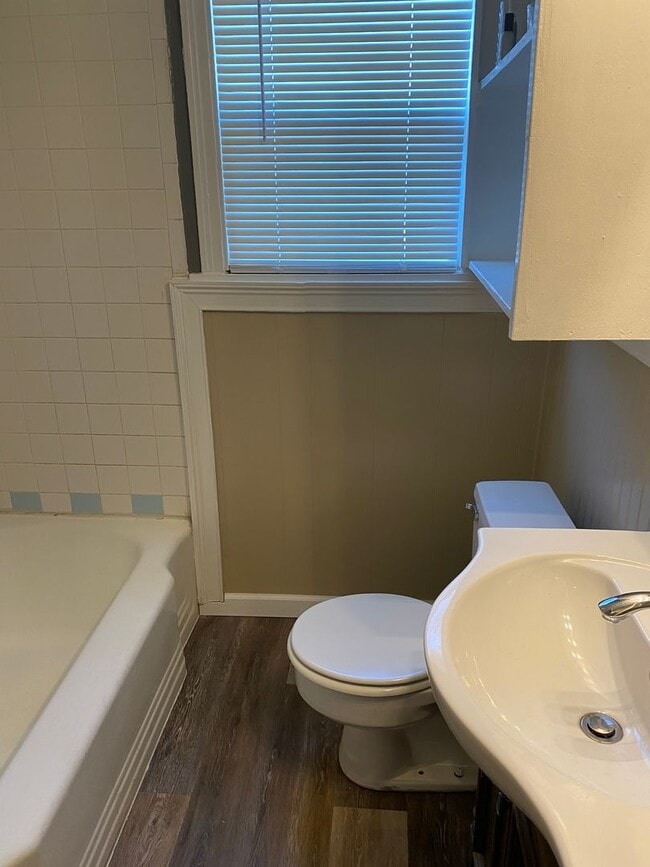 Photo - 405 Williams St