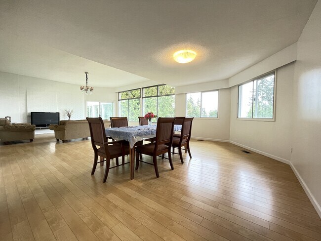 Photo - 1137 Crestline Rd