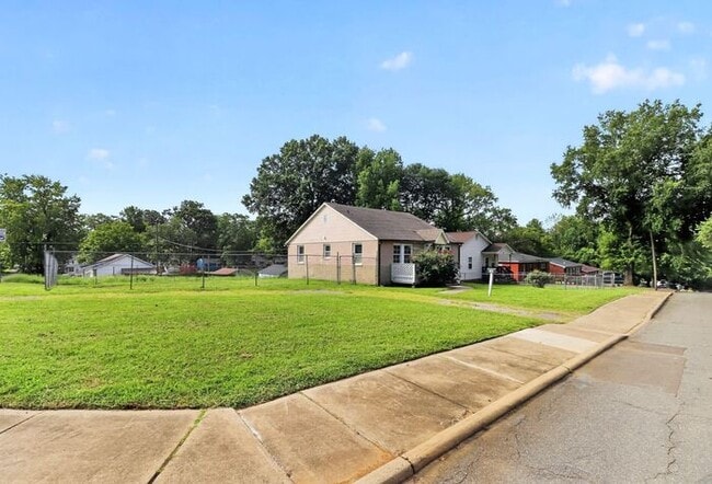 Photo - Charming 2BD/1BA Home Near Lakewood Park!