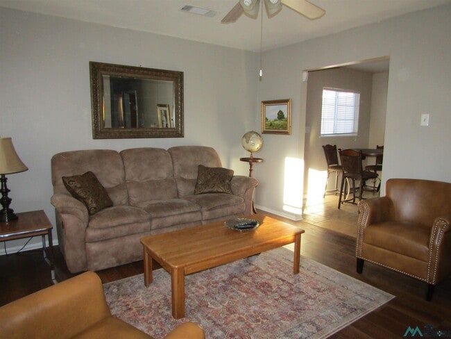 Photo - 605 1/2 W Quay Ave