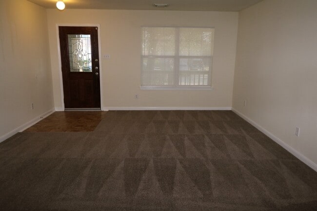 Photo - 15611 Leeds Ln