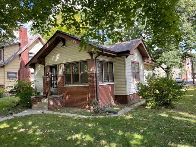 Photo - 2 Bedroom 1 Bath on Campus- 3 people can occupy!