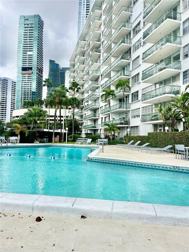 Building Photo - 1408 Brickell Bay Dr Unit 302