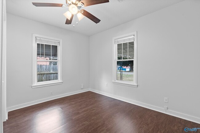 Photo - 1306 Oshaughnessy Ave NE