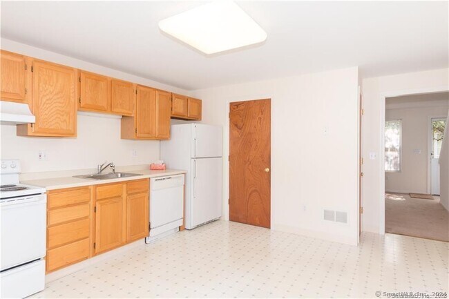 Photo - 6 Larkspur Ln Unit 6