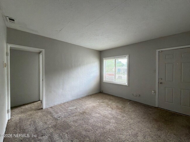 Photo - 814 E 60th St