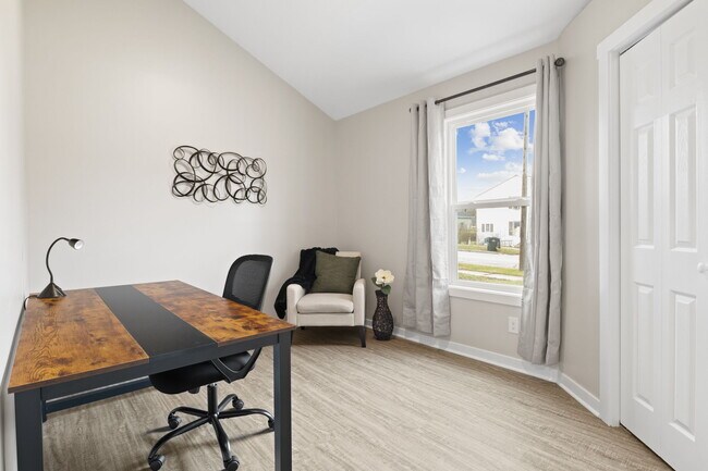 Oficina/tercer dormitorio - 611 S Harrison St