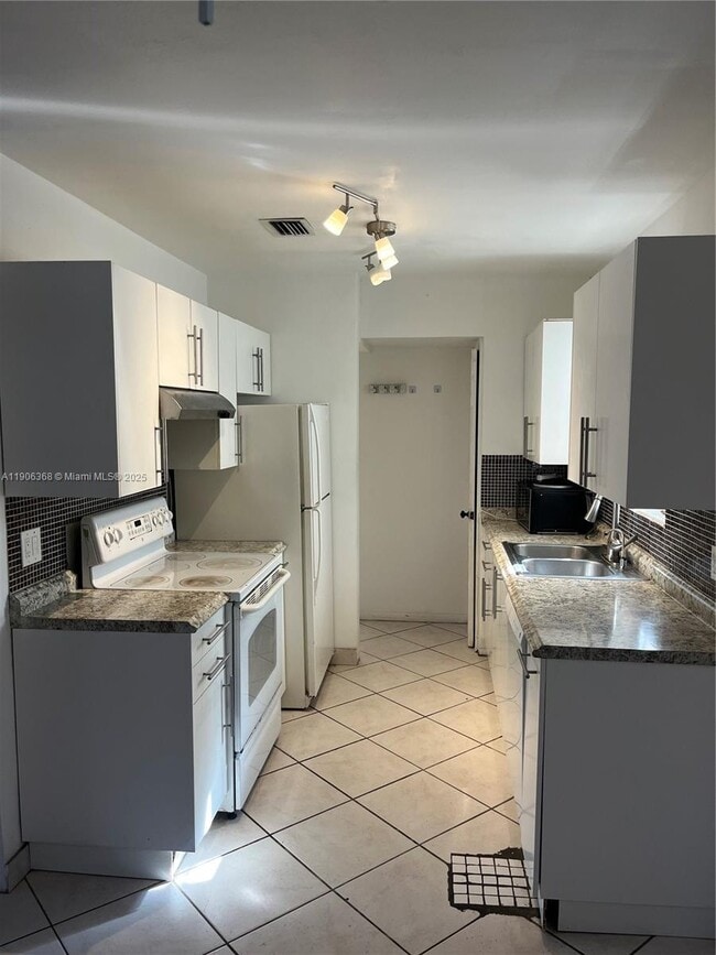 Photo - 2236 Jackson St Unidad 9