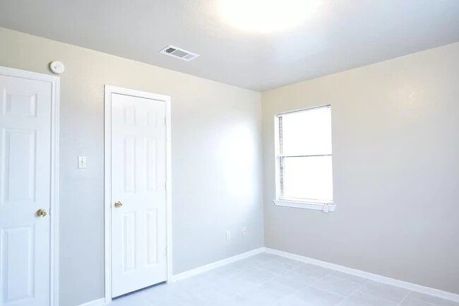 Photo - 1504 Benttree Dr